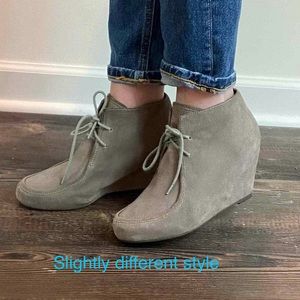 DOLCE VITA Chukka Wedge lace-up booties. In grey/taupe. Size 6. GUC.